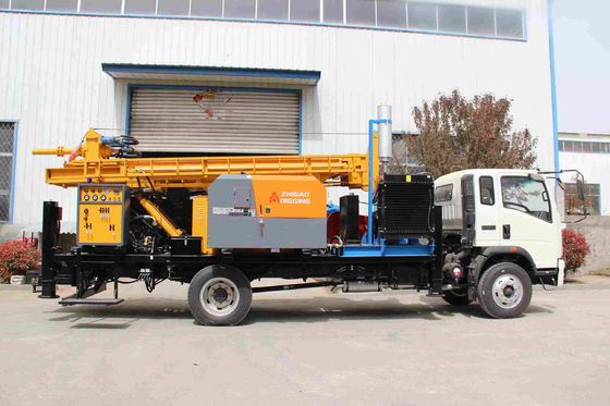 Camion monté sur un puits hydraulique